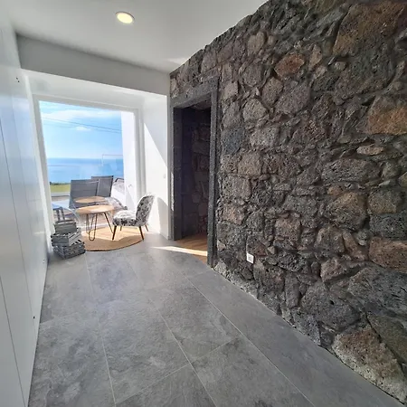 Grandma's House * Achada